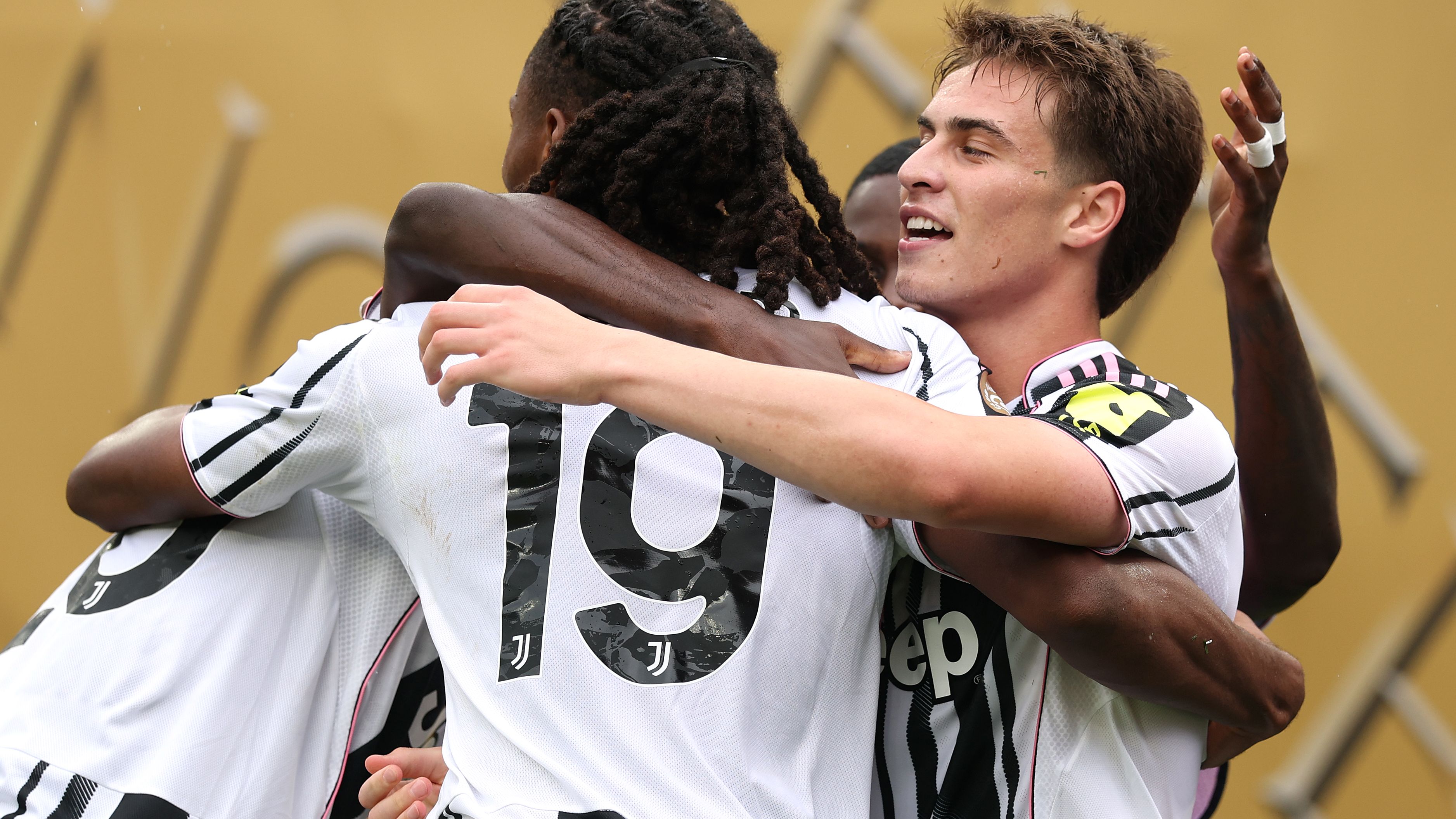 images-v3-getty-2221583102-crop-MM5DGNZVGM5DEMJRGE5G433XMU5DAORSGE2A====-GettyImages-2221583102