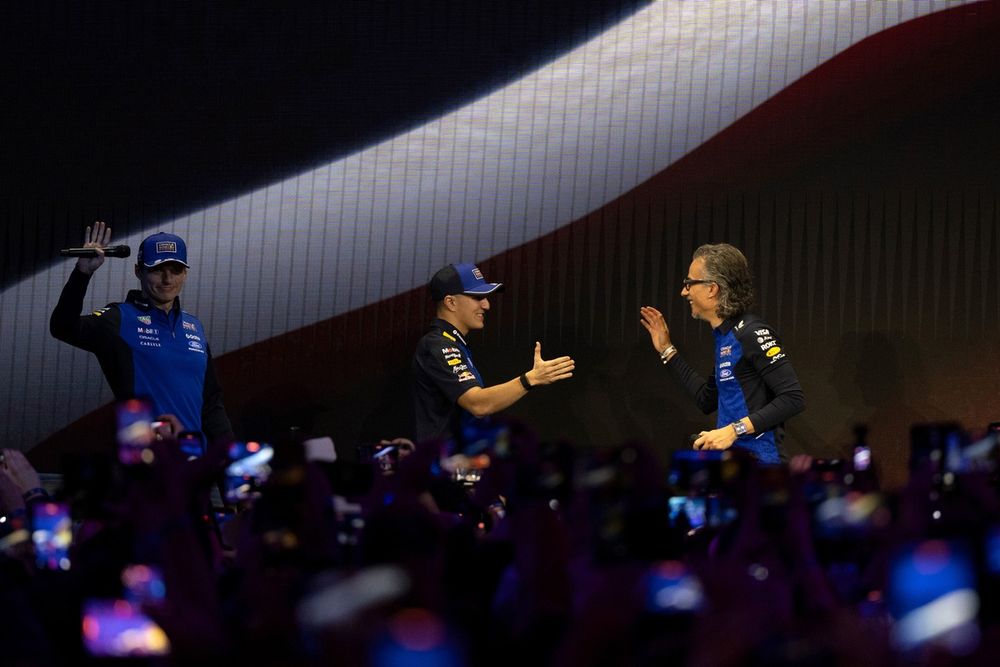 images-mgl-25d3l1n0-s1000-isack-hadjar-red-bull-racing-m