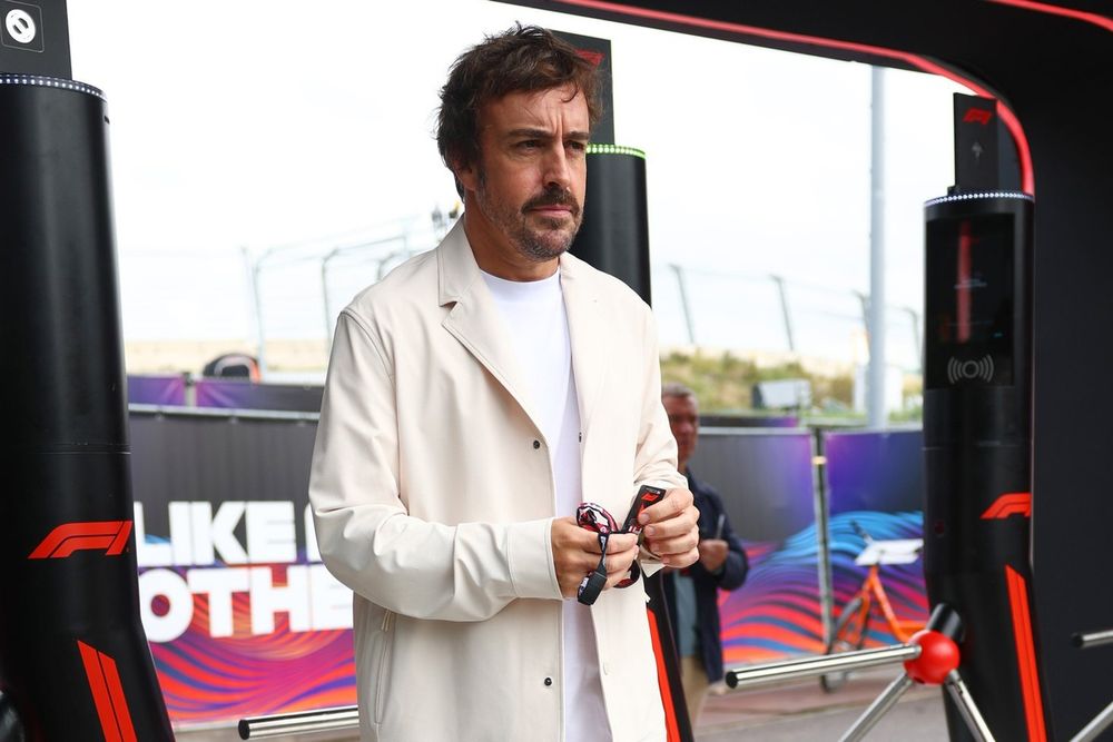 images-mgl-6AErO9o6-s1000-fernando-alonso-aston-martin-r