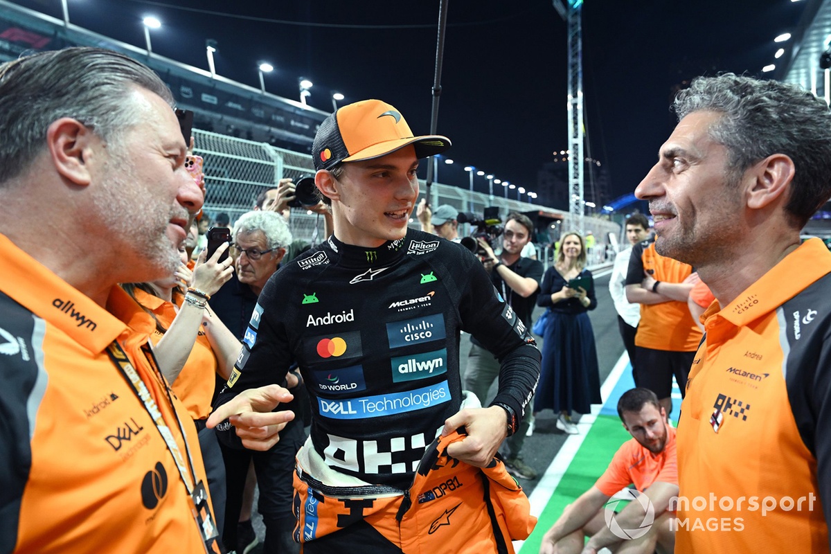 Oscar Piastri, McLaren, Andrea Stella, McLaren, Zak Brown, McLaren