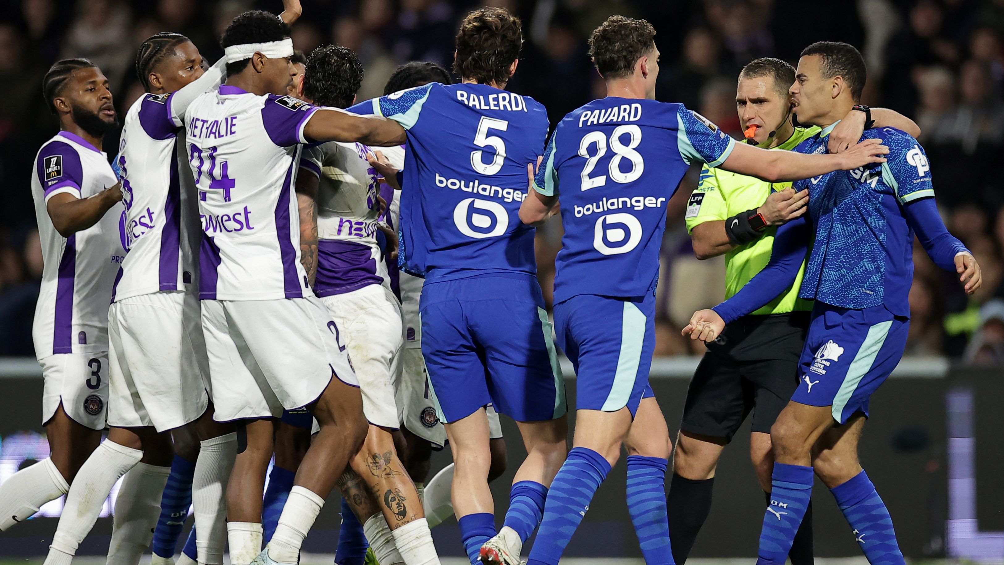 images-v3-getty-2264785887-crop-MM5DGMRVGE5DCOBSHE5G433XMU5DAORSGE3A====-GettyImages-2264785887