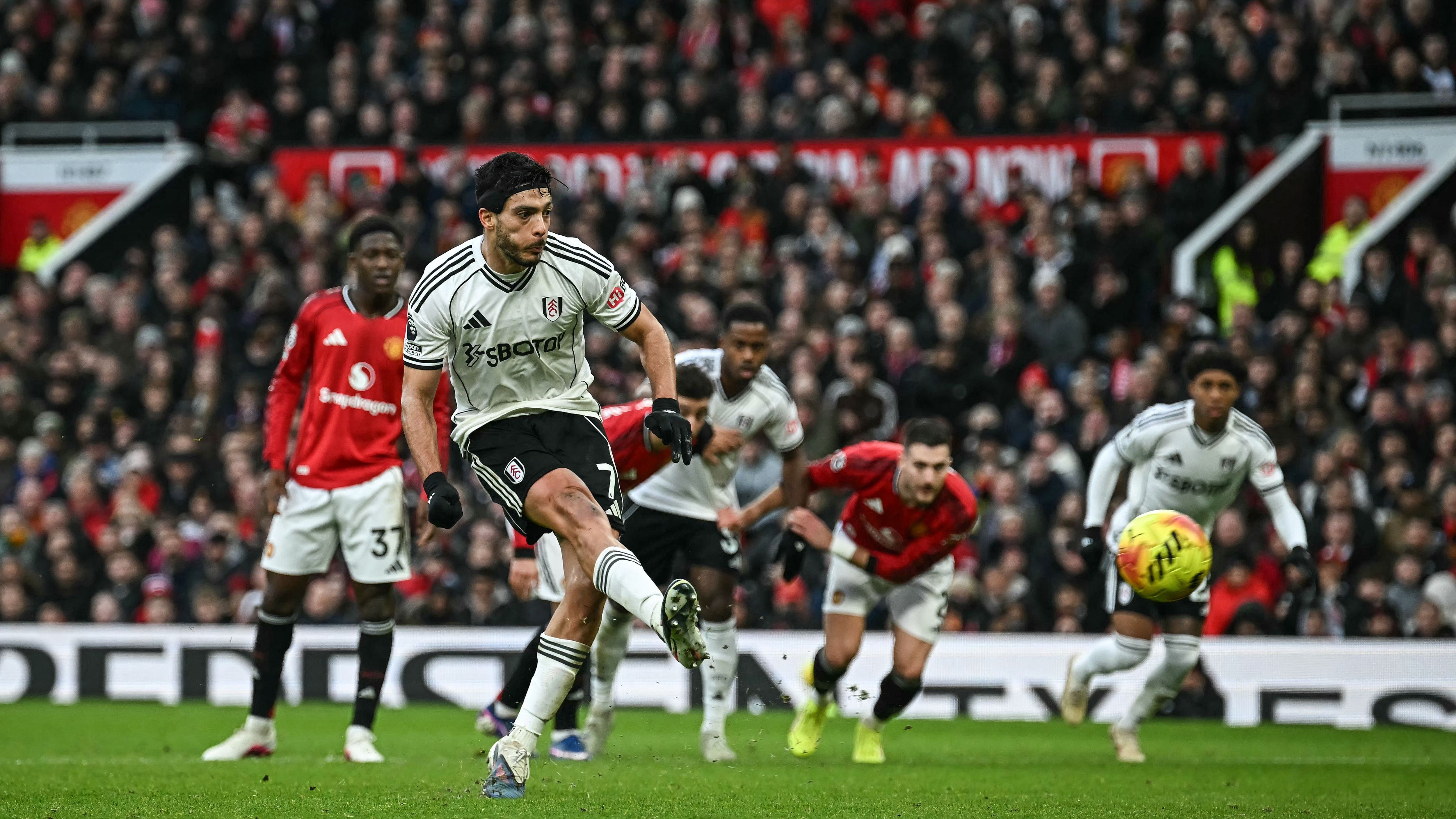 images-v3-getty-2258804675-crop-MM5DKMBQGU5DEOBRGU5G433XMU5DAORSGYYA====-GettyImages-2258804675