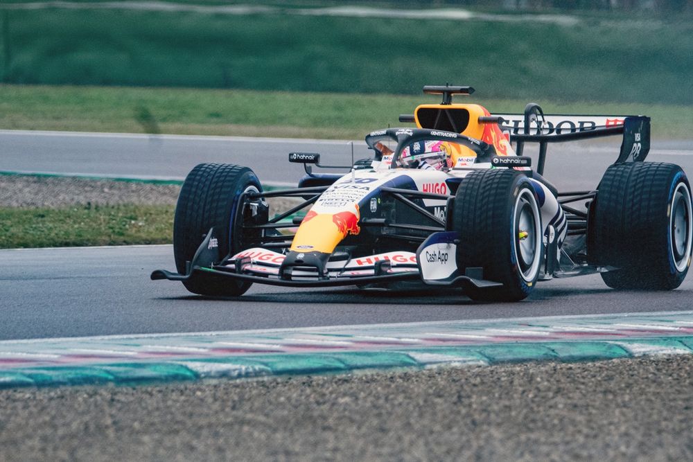 images-mgl-6n7AlAX0-s1000-liam-lawson-racing-bulls