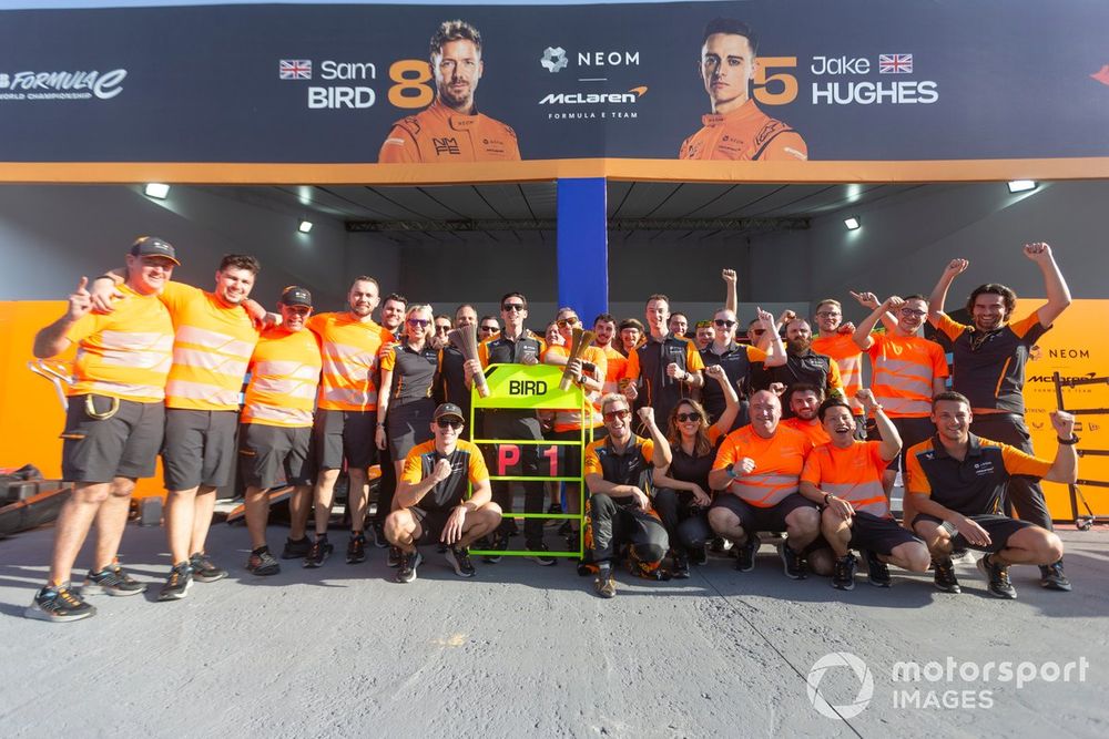 images-mgl-6xEgaB80-s1000-sam-bird-neom-mclaren-formula-