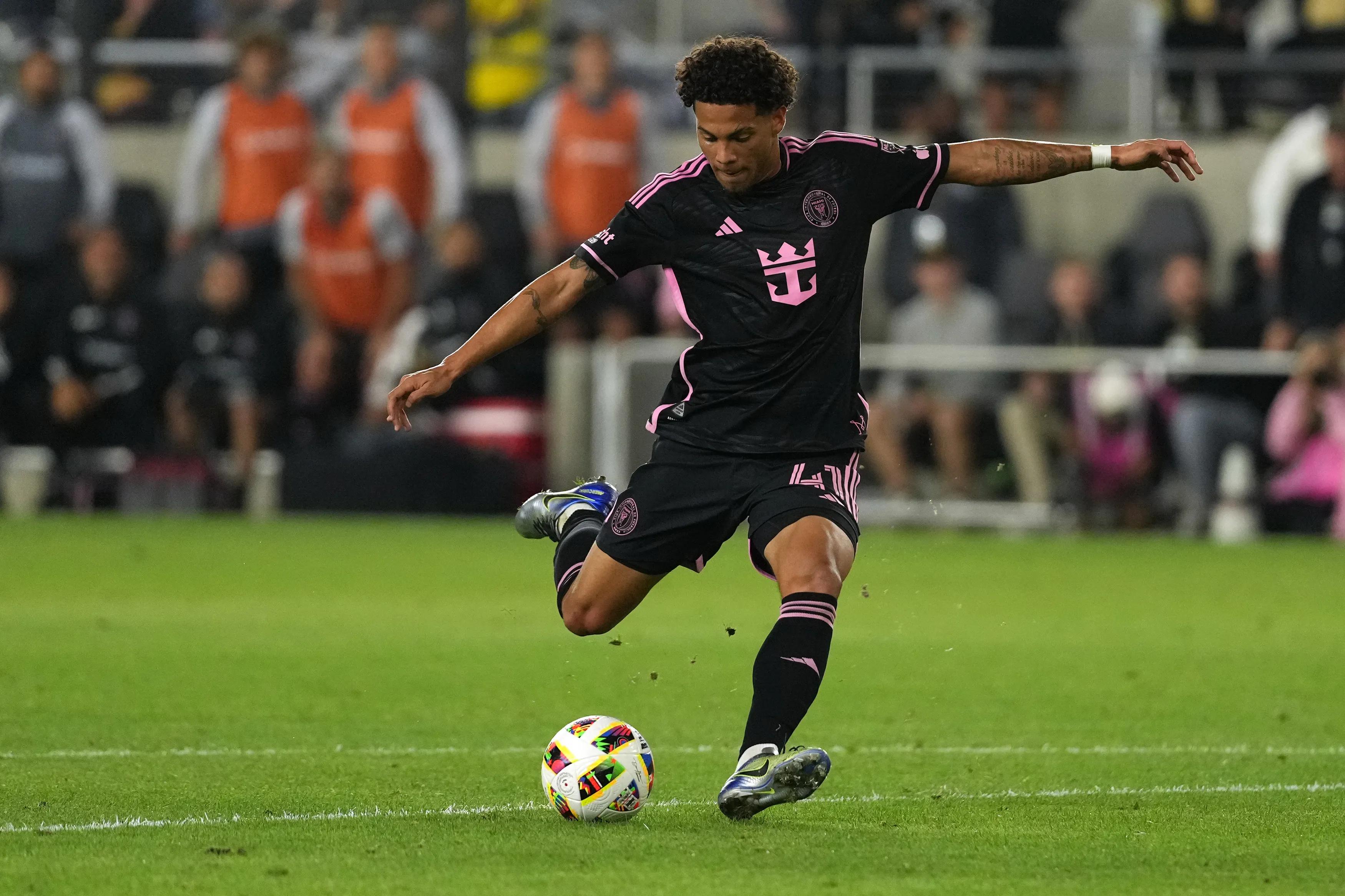 transform-14a53a90-efe3-4cc9-bcda-638bcd0e18ad-FCWC-2025-Argentina-2023-stars-210125