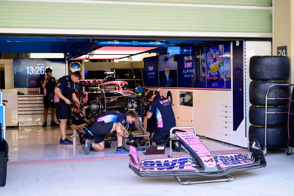 images-mgl-24QeqL5Y-s1000-assembling-of-alpine-a524