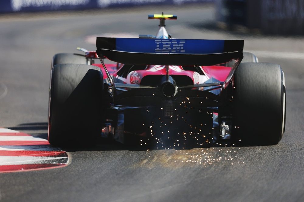 images-mgl-6O1G8Wm2-s1000-lewis-hamilton-ferrari