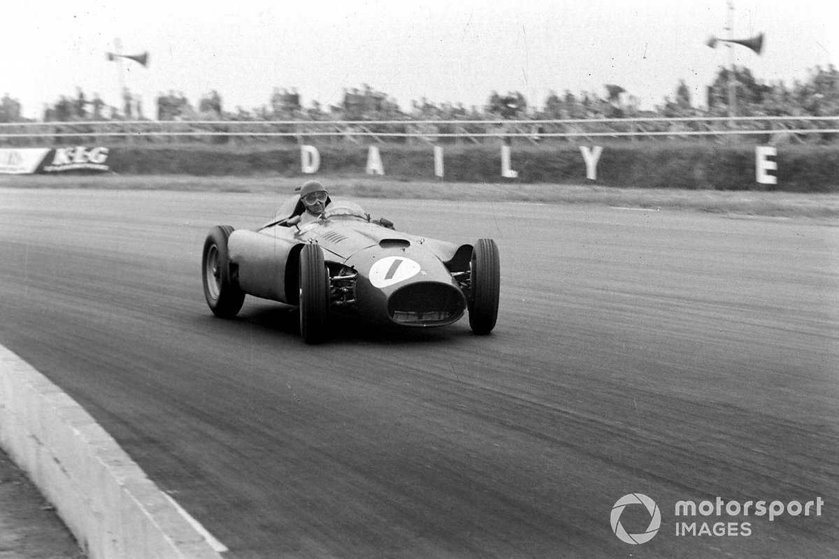 images-mgl-6D1LeDK0-s8-juan-manuel-fangio-ferrari-d50-1
