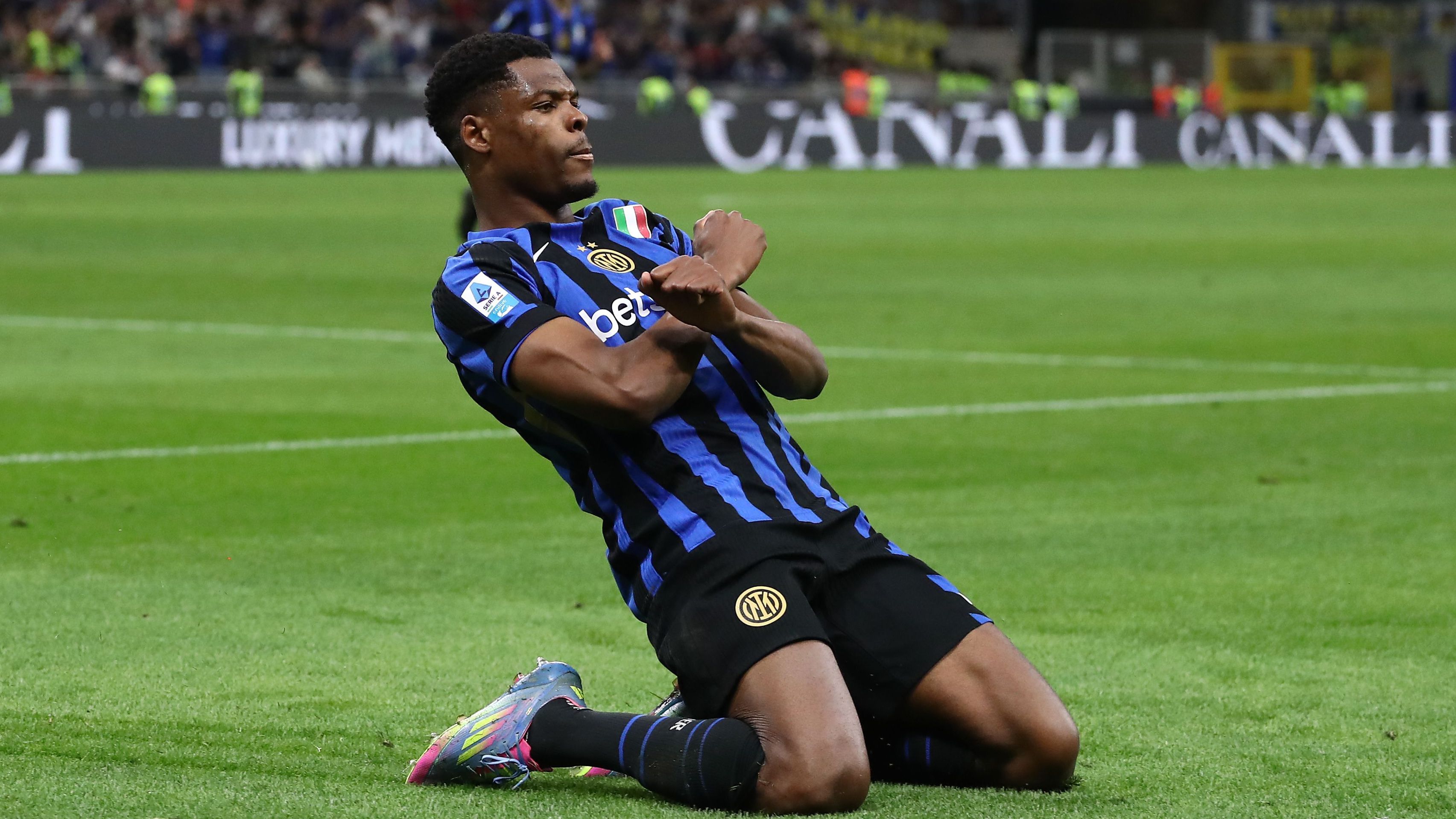 images-v3-getty-2215917254-crop-MM5DGNBRGA5DCOJRHA5G433XMU5DEMJYHIZDSNQ=-GettyImages-2215917254