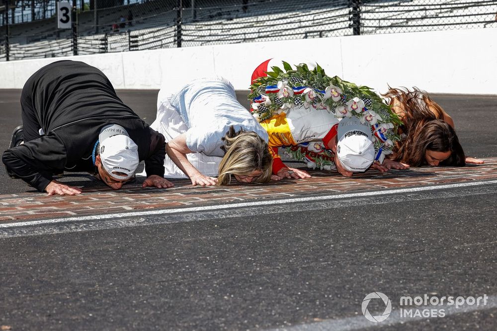 images-mgl-Yv8MR710-s1000-josef-newgarden-team-penske-ch-1