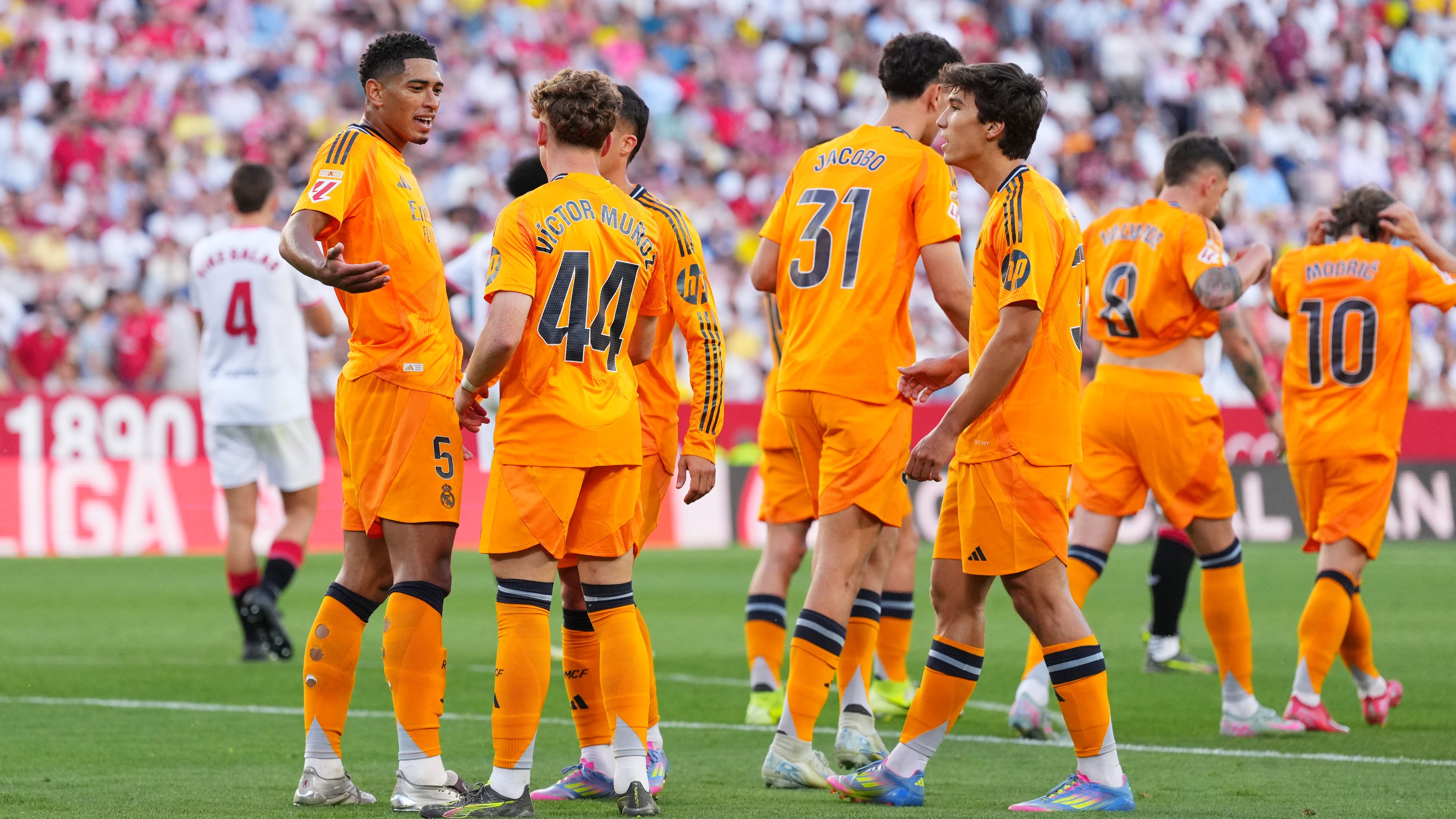 images-v3-getty-2215760606-crop-MM5DGOBRGM5DEMJUGU5G433XMU5DAORRHA3A====-GettyImages-2215760606