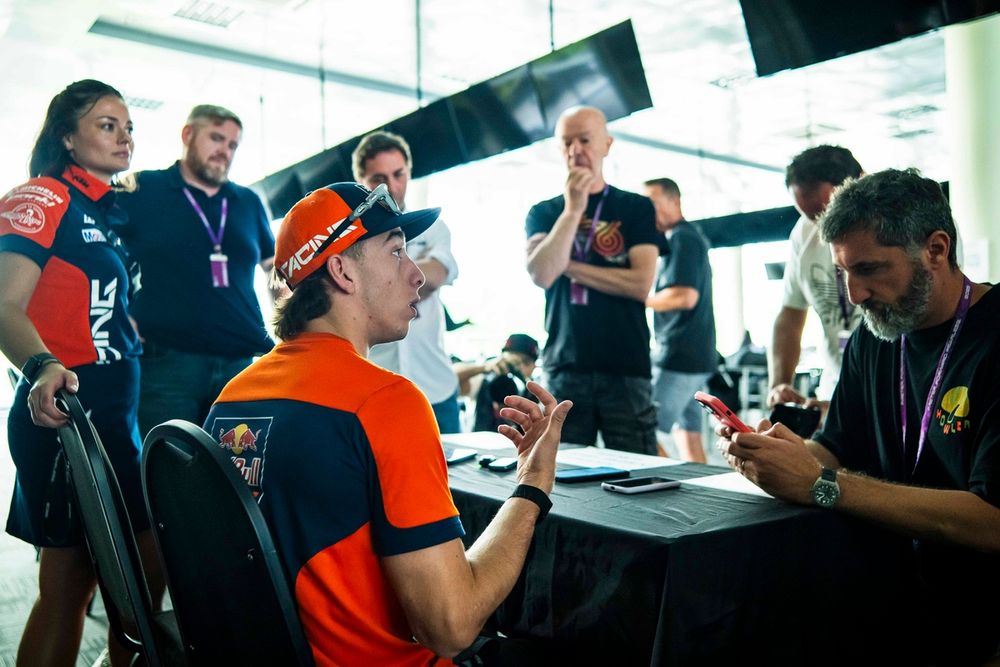 images-mgl-YBeBBZz2-s1000-pedro-acosta-red-bull-ktm-fact