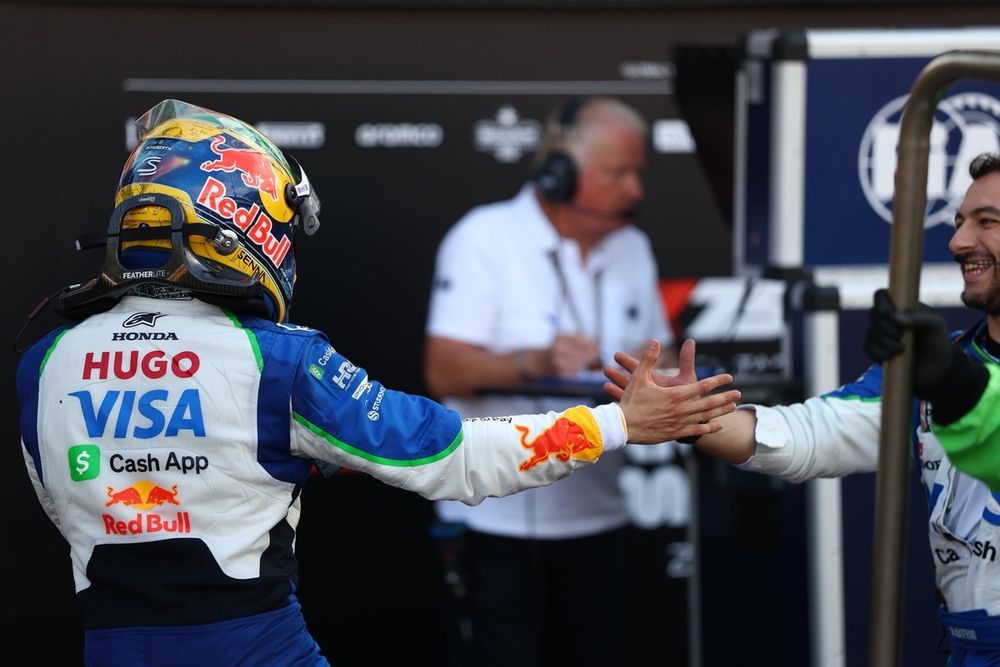 images-mgl-2eAKqWP2-s1000-isack-hadjar-racing-bulls-team