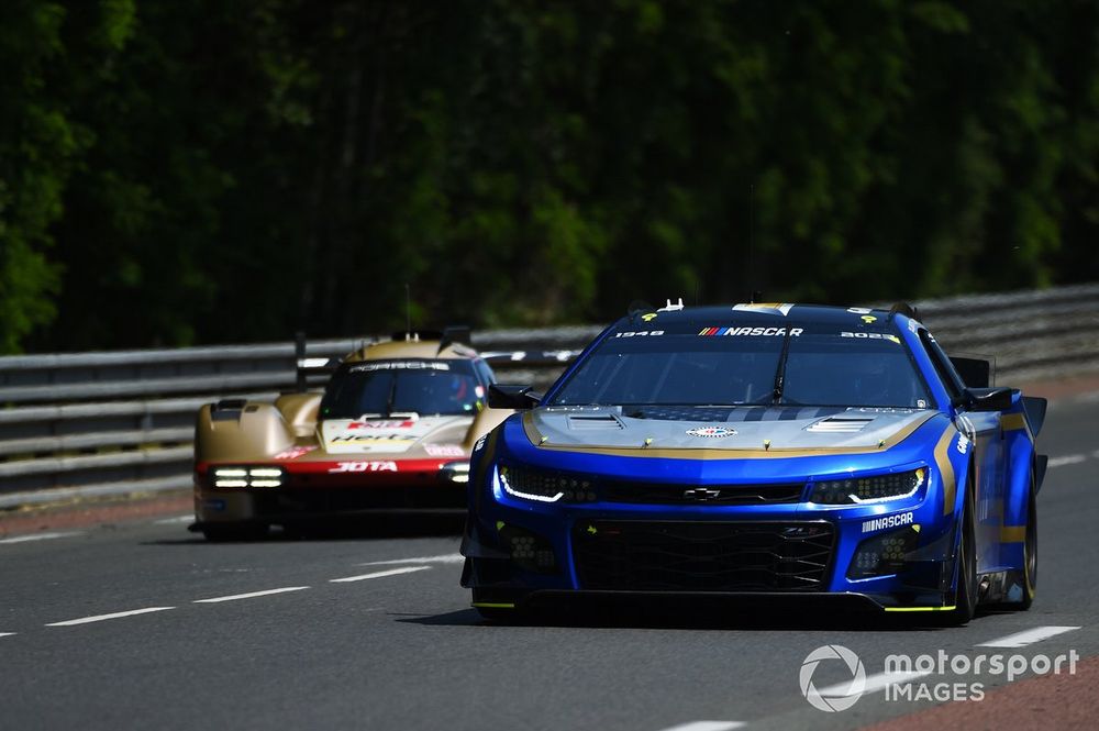 images-mgl-2eABjvK2-s1000-24-hendrick-motorsports-chevro-1