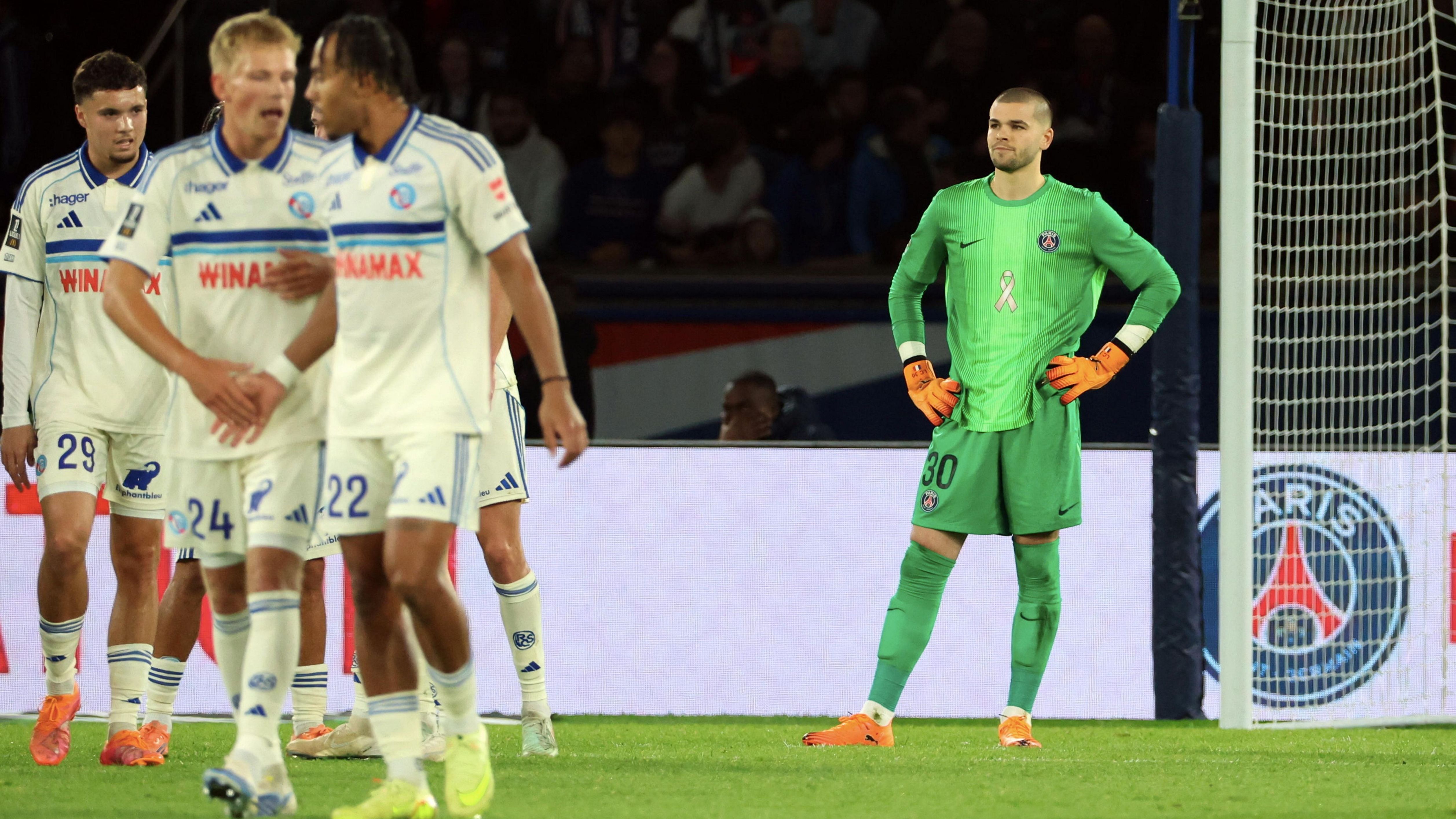 images-v3-bltf4390c8492d8a40e-crop-MM5DKMBSHA5DEOBSHA5G433XMU5DAORSGQ3A====-Lucas%20Chevalier%20PSG%202025-26