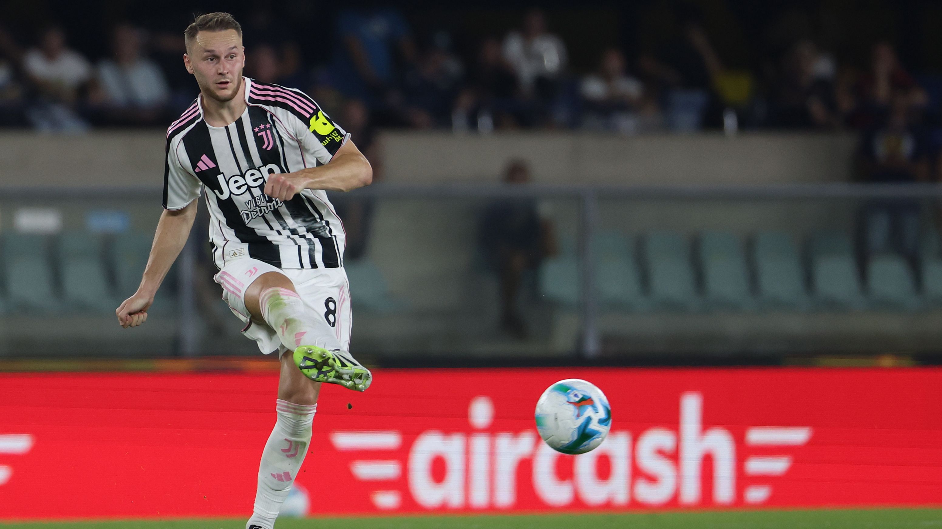 images-v3-blt390d100447d20e00-crop-MM5DGMJQGM5DCNZUGU5G433XMU5DAORRGYZA====-Koopmeiners%20Juventus%202025