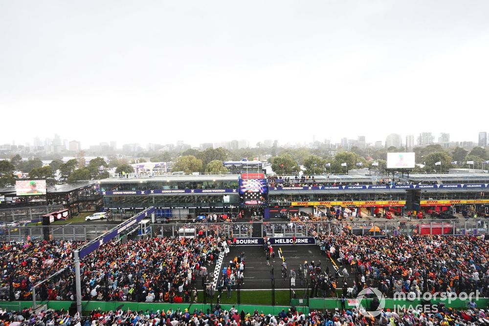 images-mgl-68yGlKD0-s1000-podium-ceremony