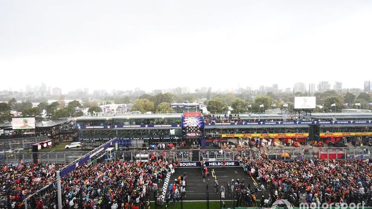 images-mgl-68yGlKD0-s1000-podium-ceremony