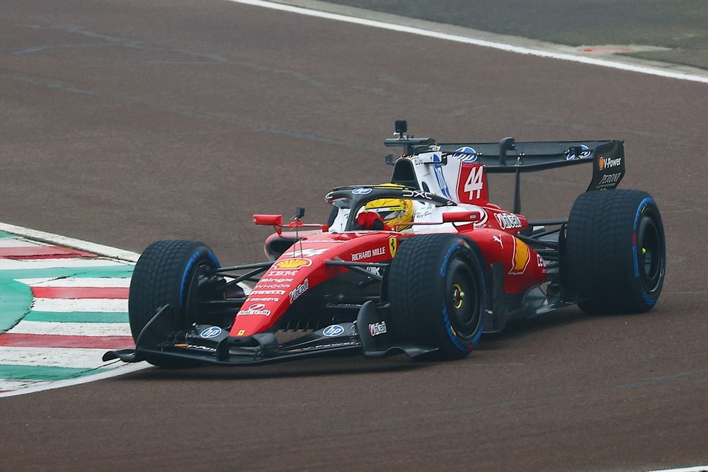 images-mgl-6Vy74w7Y-s1000-lewis-hamilton-ferrari-sf-26