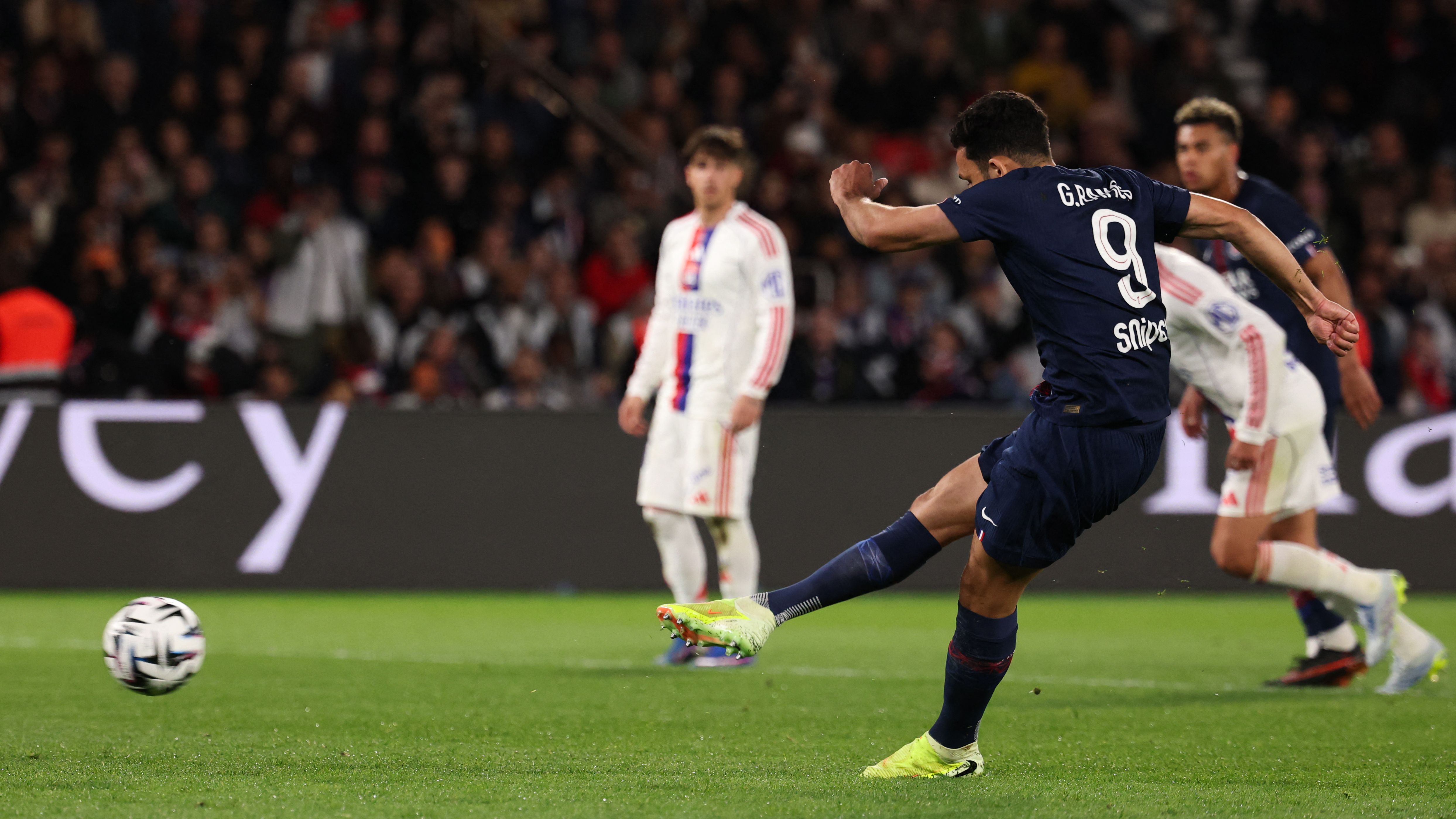 images-v3-getty-2271588320-crop-MM5DIOJXGQ5DENZZHA5G433XMU5DAORSGU4Q====-GettyImages-2271588320