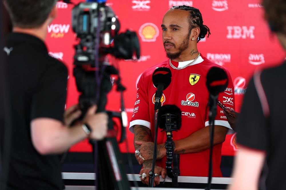 images-mgl-6D1y74G0-s1000-lewis-hamilton-ferrari