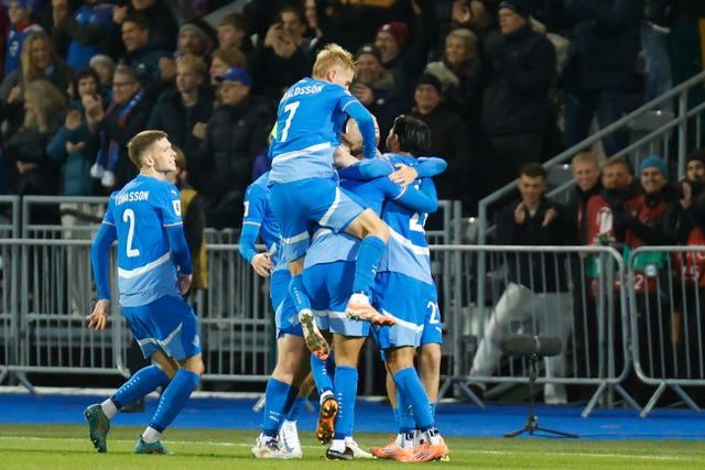 AP-2025-10-13-df62f1c3cc8e4e0d94aa59b93cc3a846