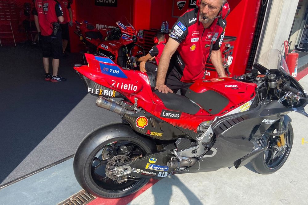 images-mgl-0ZR9bqN0-s1000-ducati-team-bike-detail