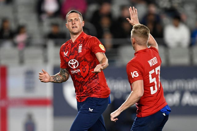 AP-2025-10-23-1e1c673efff747368c36c602af7a2940