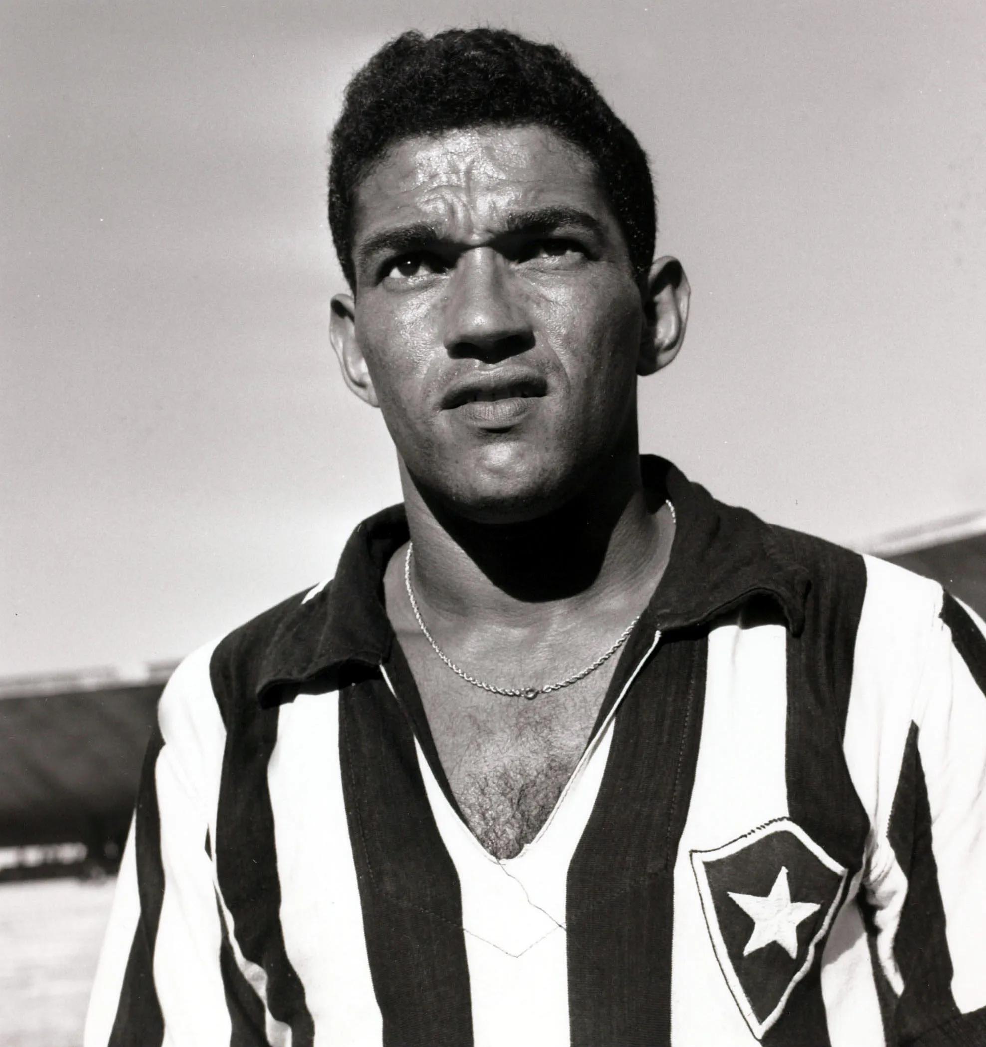 transform-19bf723c-76fe-4c2e-8b98-a29c8c3e46e4-Brazil-star-Garrincha-pictured-in-his-Botafogo-club-strip-circa-1962