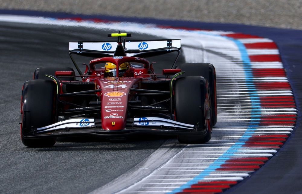 images-mgl-YpNRBEN0-s1000-lewis-hamilton-ferrari