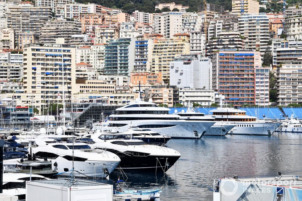 images-mgl-6zQVzelY-s1000-yachts-in-the-harbour-1
