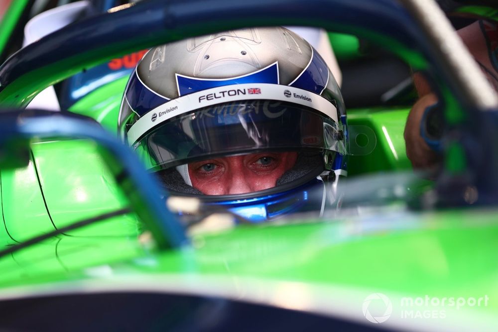 images-mgl-2y3jbRm6-s1000-tom-felton-envision-racing-jag