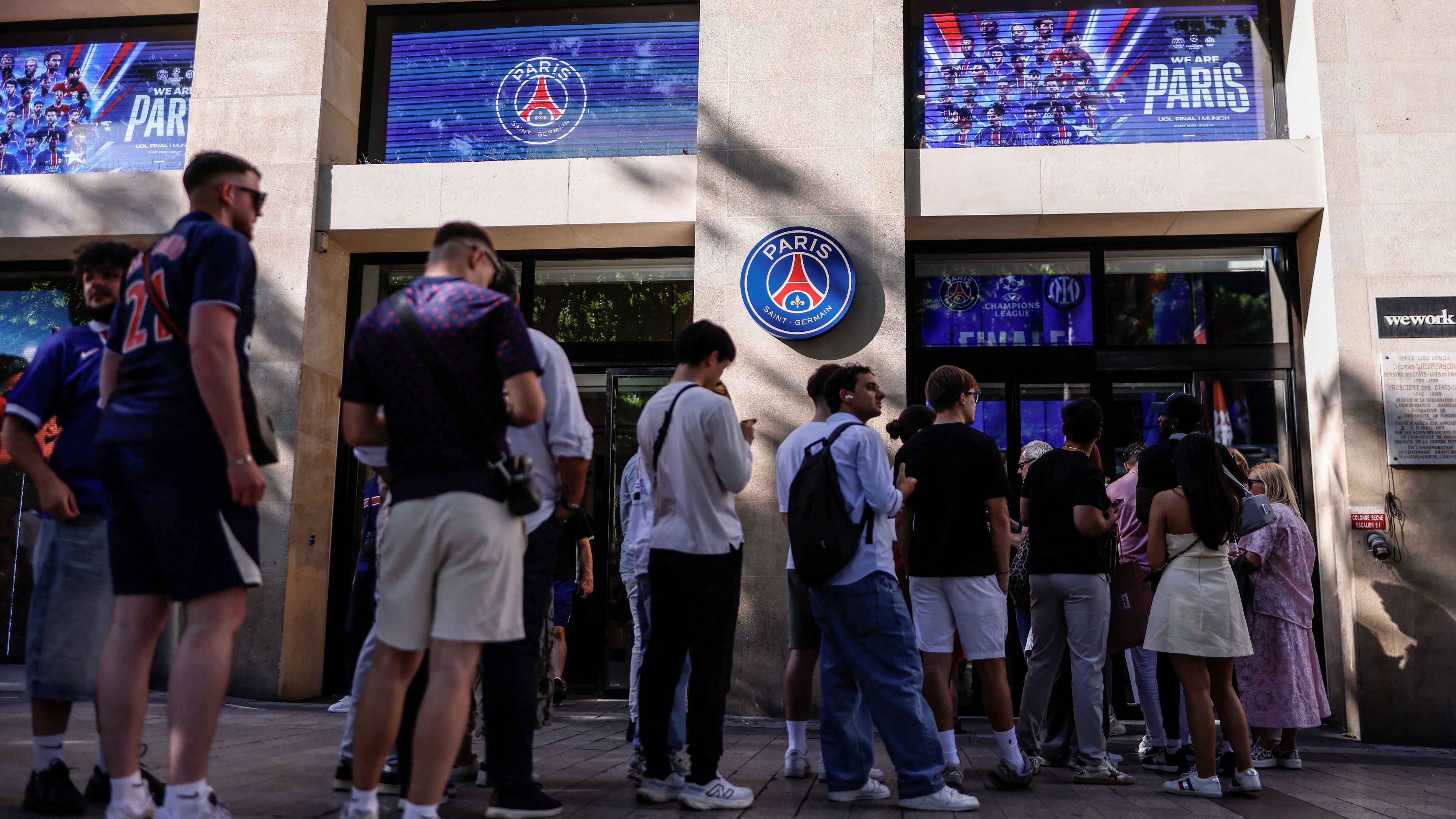 images-v3-getty-2217102818-crop-MM5DIOBZGA5DENZVGE5G433XMU5DCMJUHIZTONQ=-GettyImages-2217102818