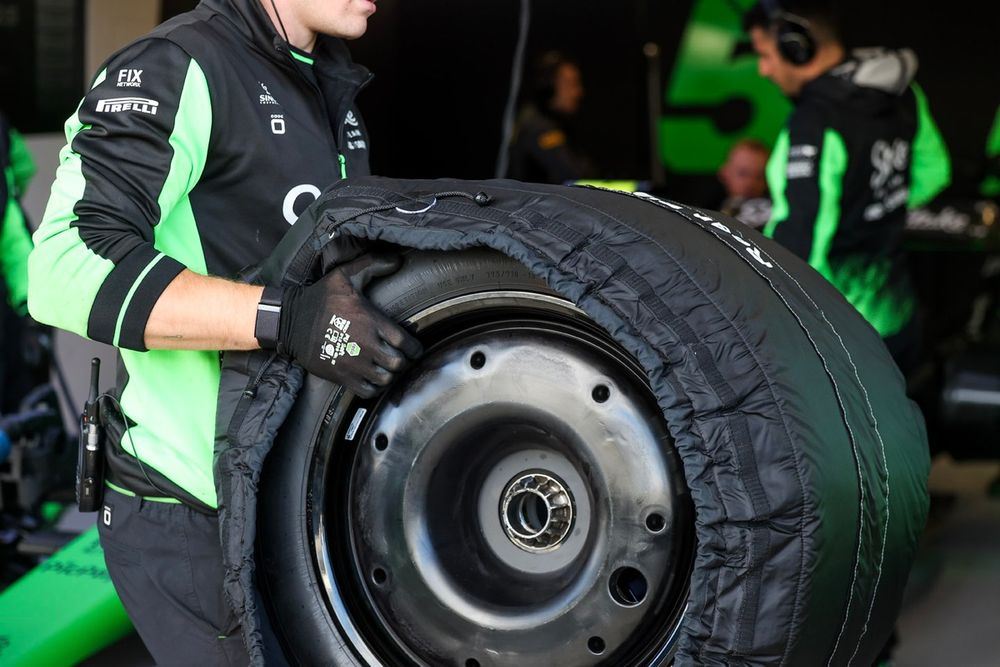 images-mgl-6AEr9qo6-s1000-sauber-tyre