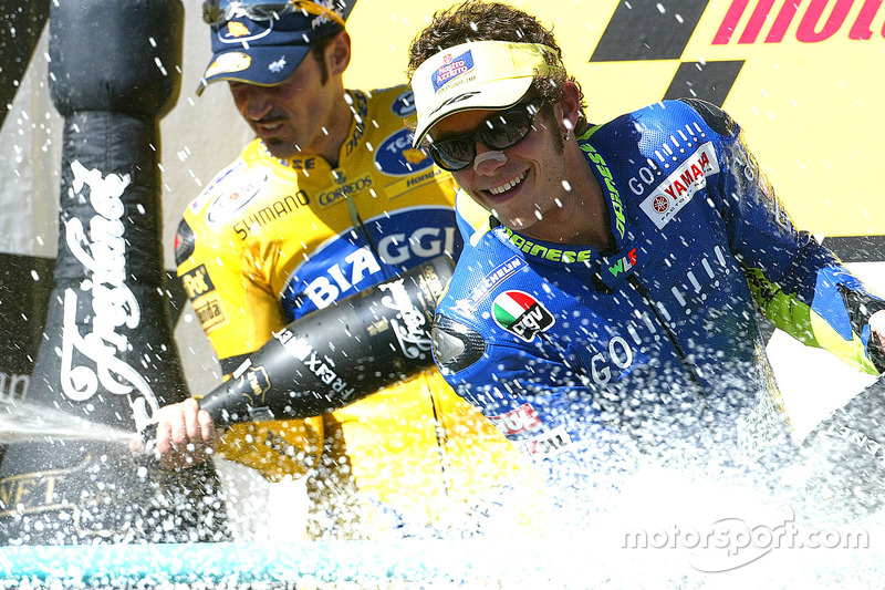 images-mgl-6A3aoN12-s8-motogp-south-african-gp-2004-race-winner-valentino-rossi