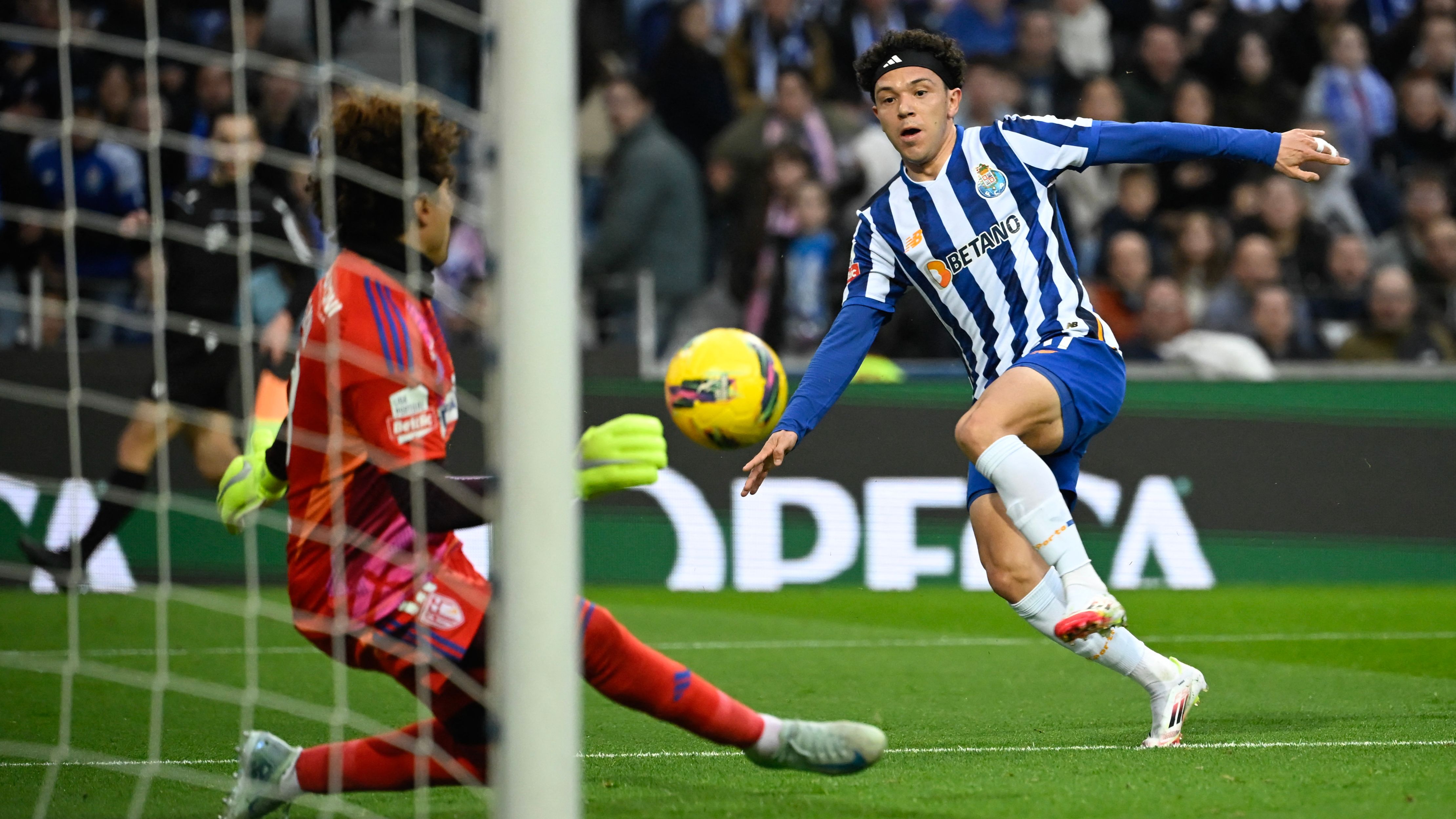 images-v3-getty-2204716452-crop-MM5DINBUGE5DENBZHA5G433XMU5DAORSGMYQ====-GettyImages-2204716452