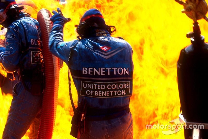 images-mgl-YKKj93XY-s8-f1-german-gp-1994-fire-during-pit-stop-of-jos-verstappen-benetton-b194-ford