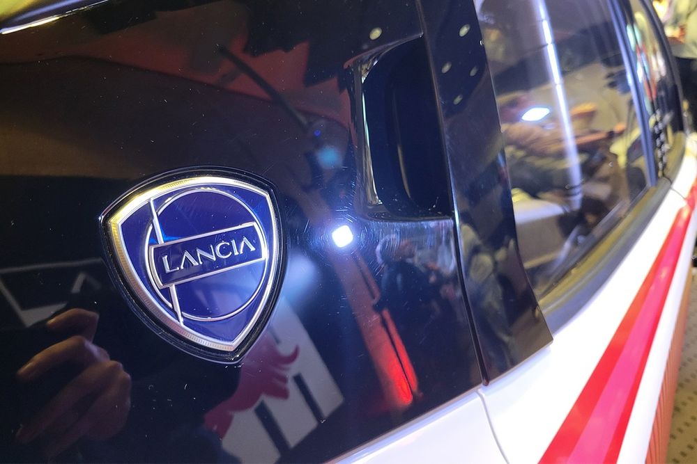 images-mgl-YpbPxz30-s1000-lancia-ypsilon-hf-integrale