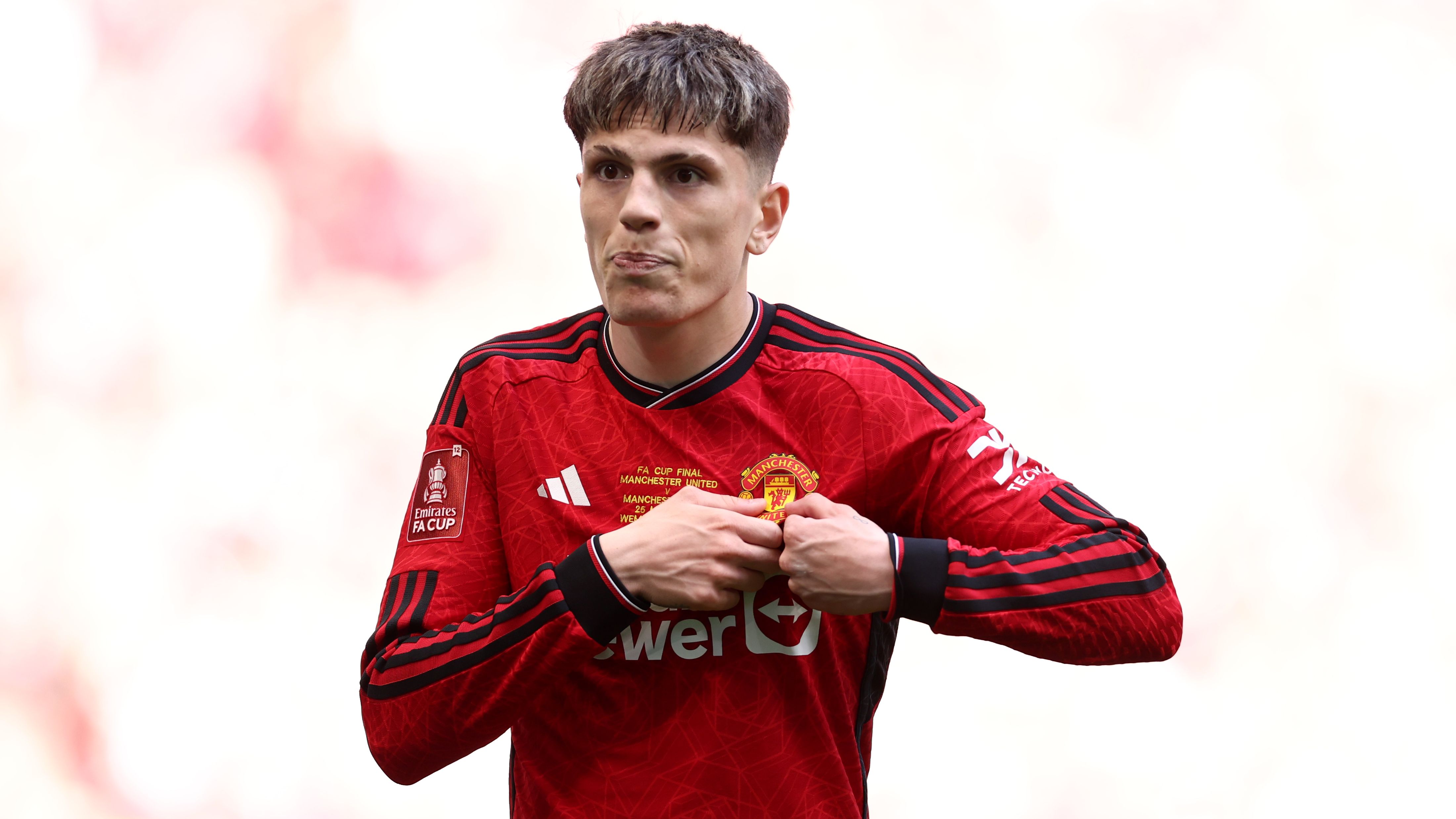 images-v3-blt6e90898b090d390a-crop-MM5DINBQGE5DENBXGY5G433XMU5DAORSGI4Q====-GettyImages-2154603966