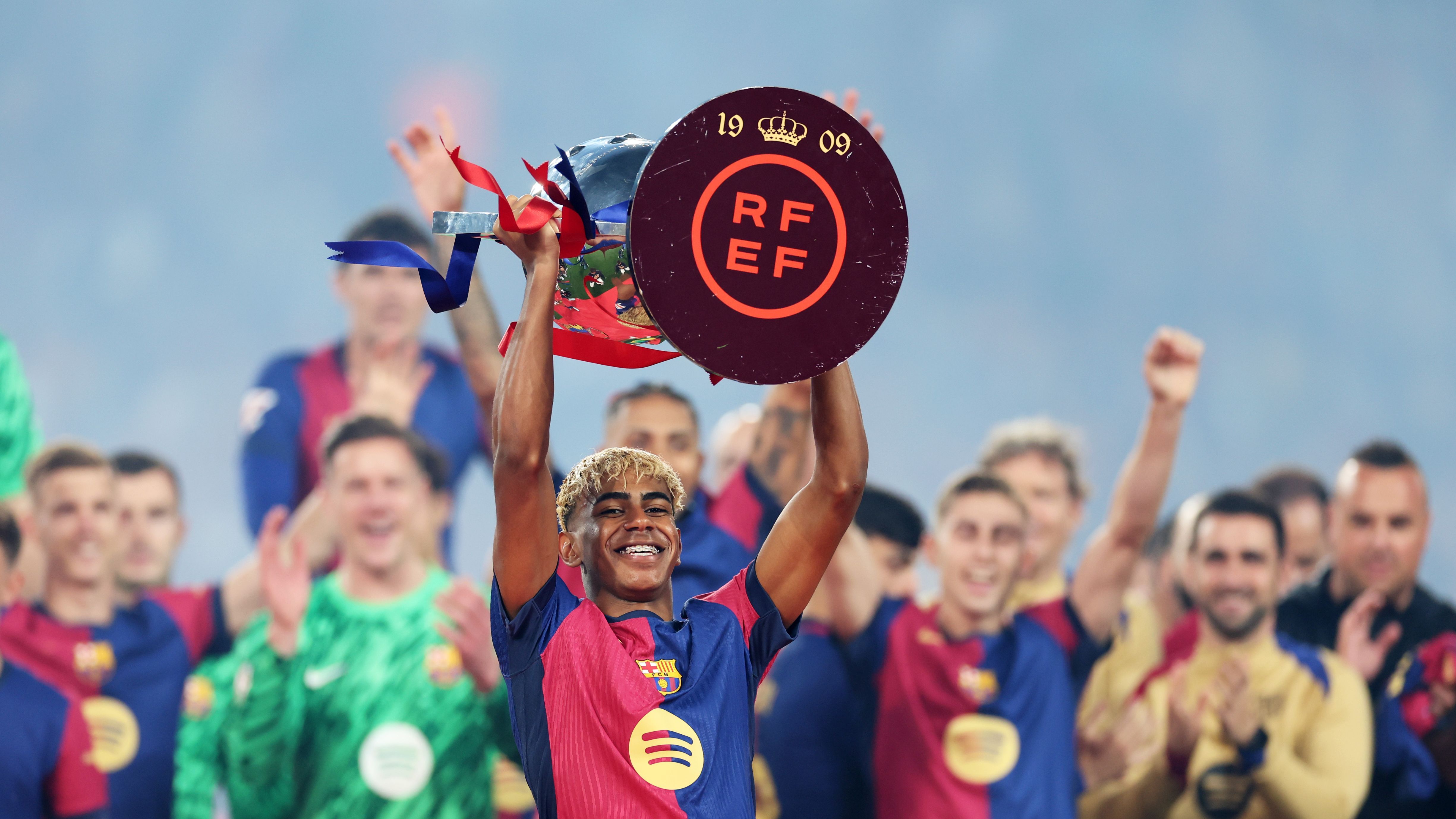 images-v3-getty-2215766314-crop-MM5DIOJQGA5DENZVGY5G433XMU5DAORQ-GettyImages-2215766314