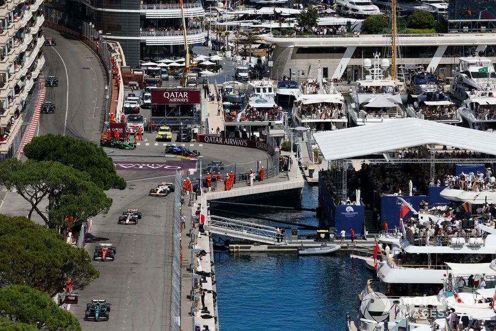 images-mgl-6gplqba0-s1000-lewis-hamilton-ferrari-fernand