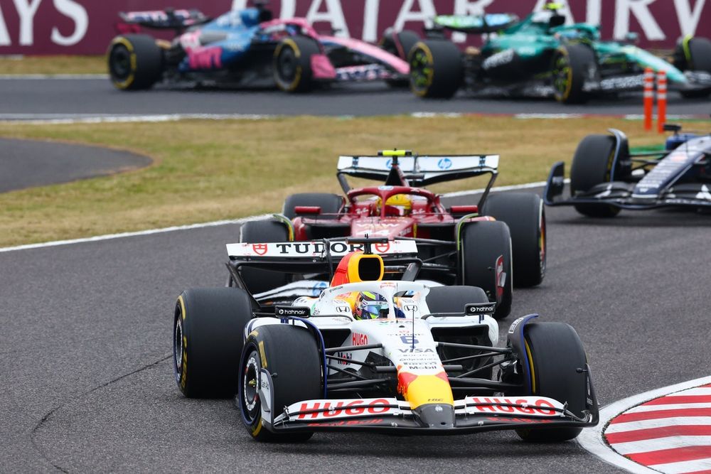 images-mgl-2Gz8Mrl0-s1000-lewis-hamilton-ferrari-isack-h