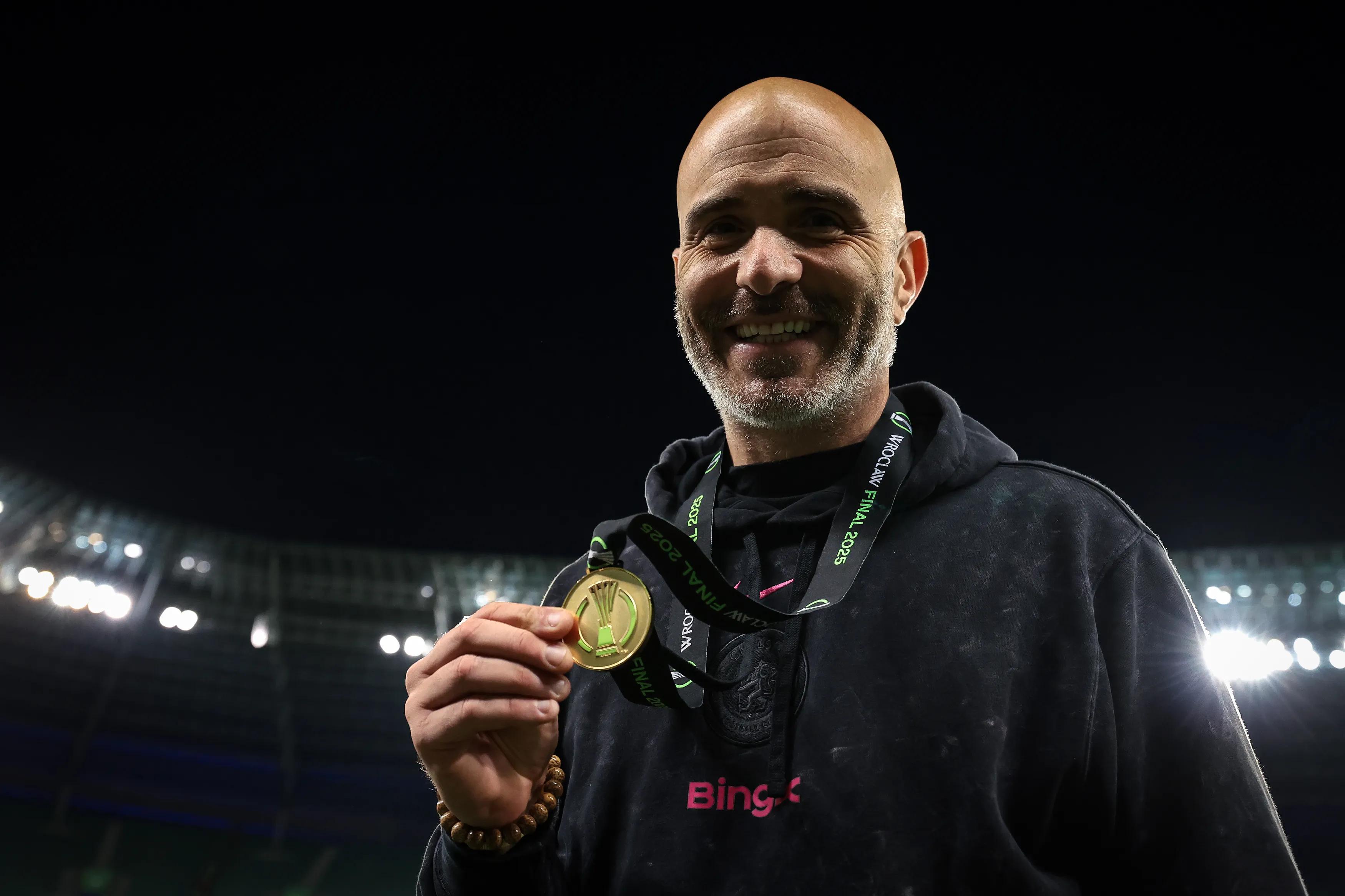 transform-54793846-3234-44e1-ac41-bd3b90e5b34f-Enzo-Maresca-celebrates-having-won-the-UEFA-Conference-League-with-Chelsea