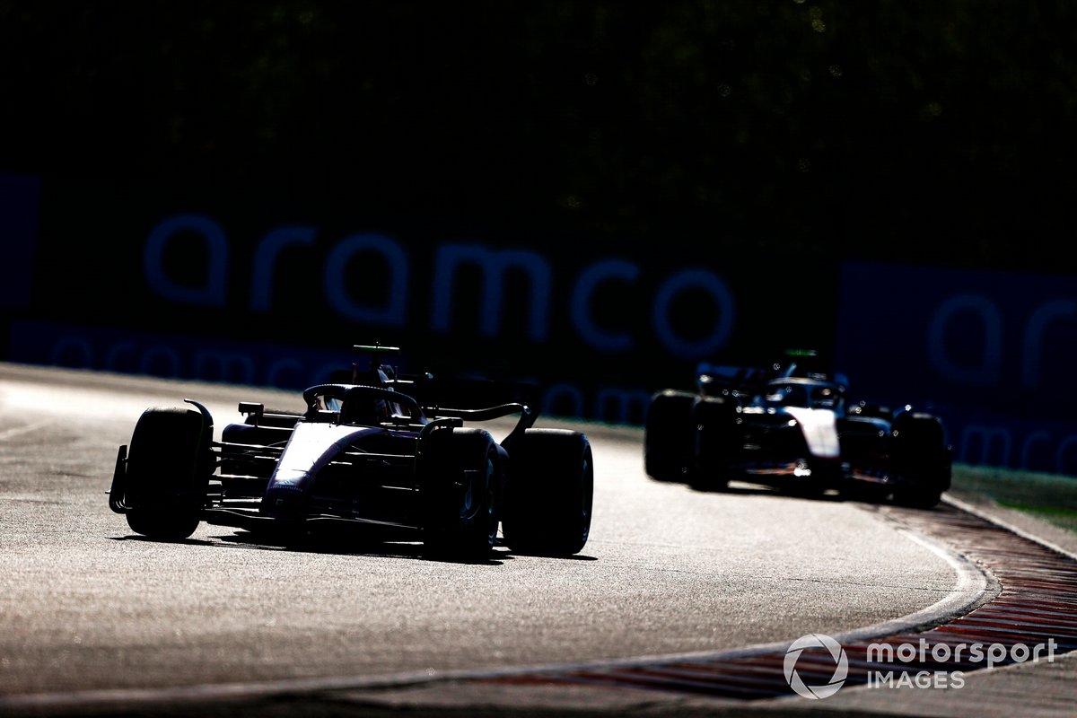 images-mgl-YBevR472-s8-carlos-sainz-ferrari-f1-75-mic-1