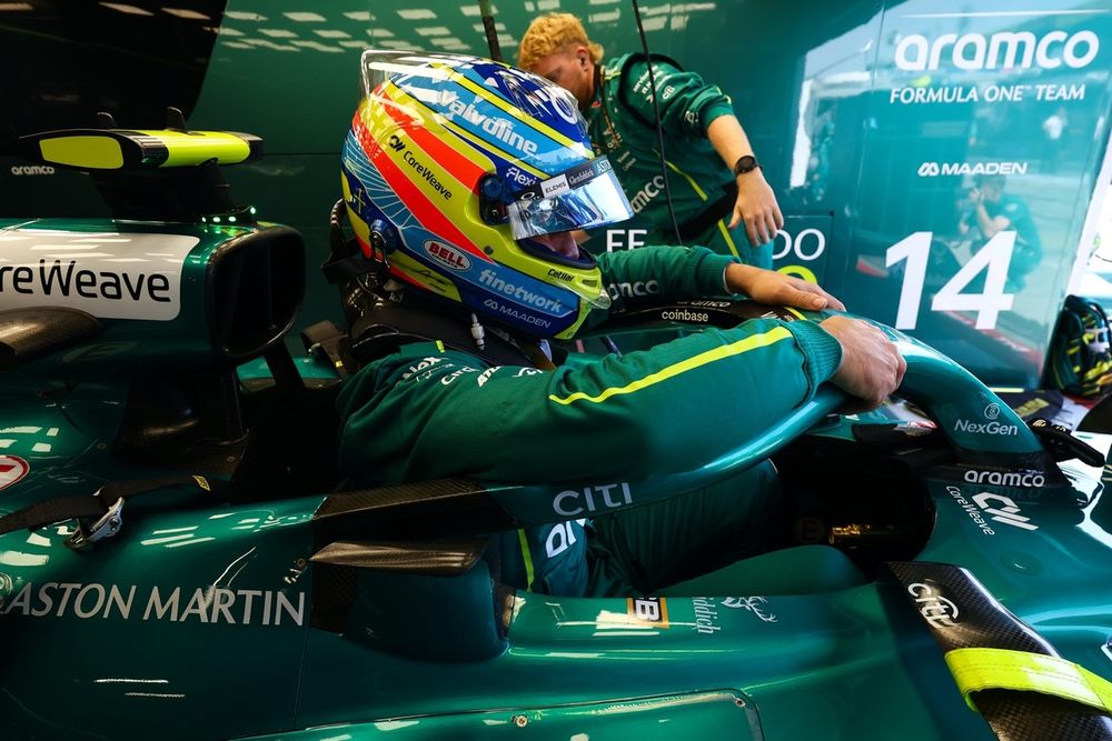 images-mgl-YXREQGK0-s1000-fernando-alonso-aston-martin-r