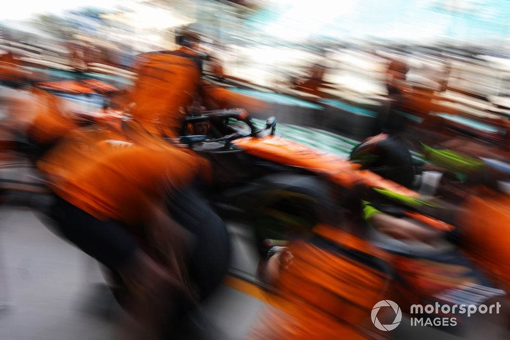 images-mgl-YXRE4MK0-s1000-mclaren-pit-stop-practice