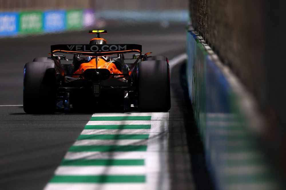 images-mgl-6gplQQG0-s1000-lando-norris-mclaren