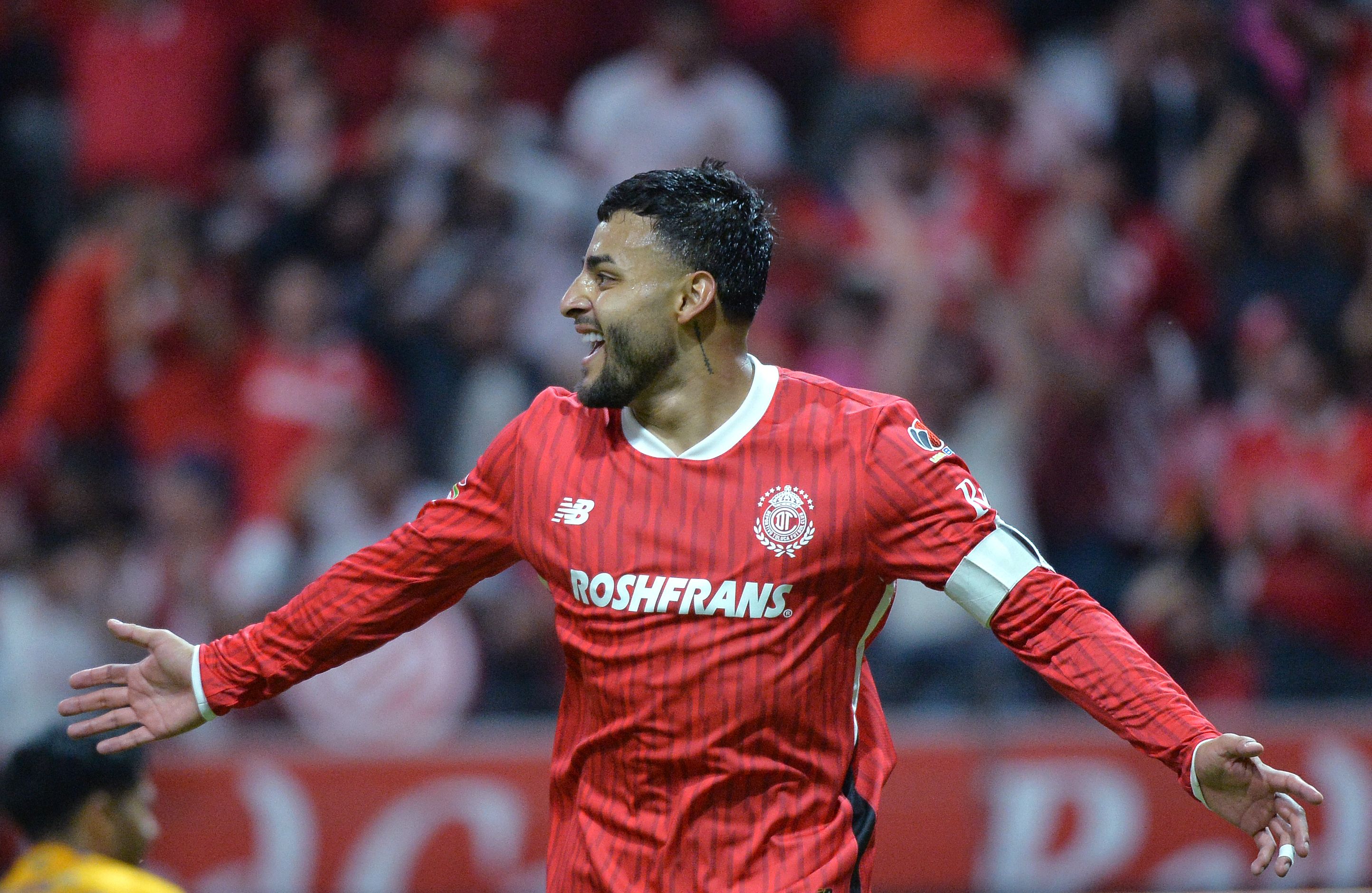 images-v3-getty-2215094483-GettyImages-2215094483