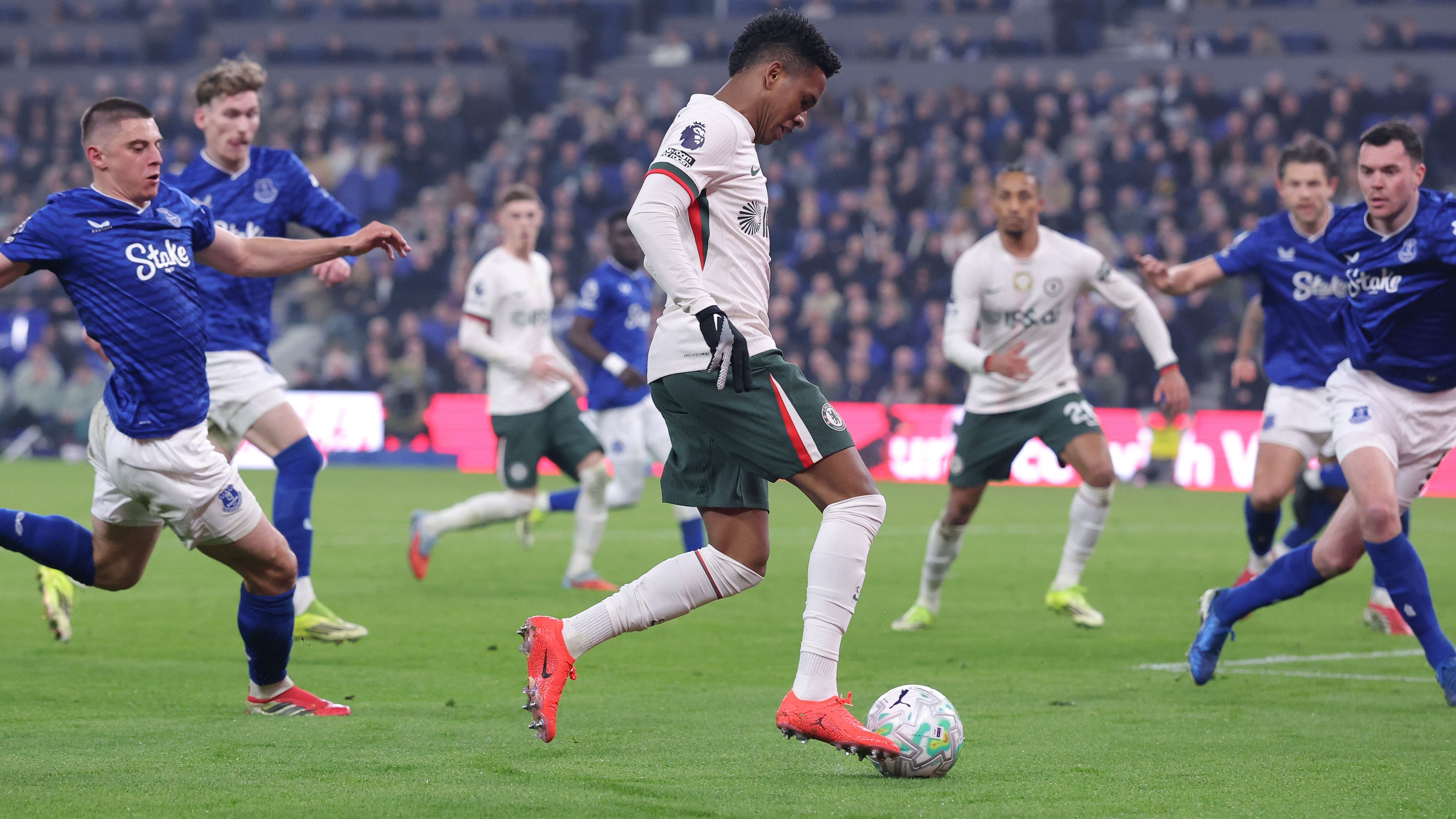 images-v3-getty-2267947863-crop-MM5DIMBQGM5DEMRVGI5G433XMU5DKNBUHI3DOMY=-GettyImages-2267947863