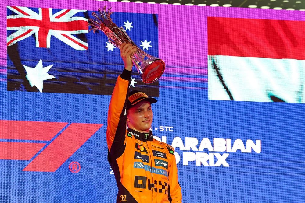 images-mgl-0RrQBEB0-s1000-oscar-piastri-mclaren